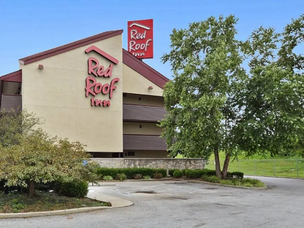 Red Roof Inn - Budget friendly hotel in Shepherdsville, Kentucky