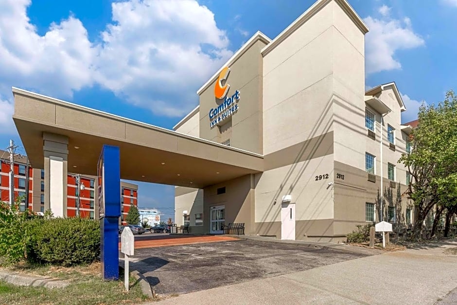 Exterior View of Comfort Inn & Suites Airport and Expo