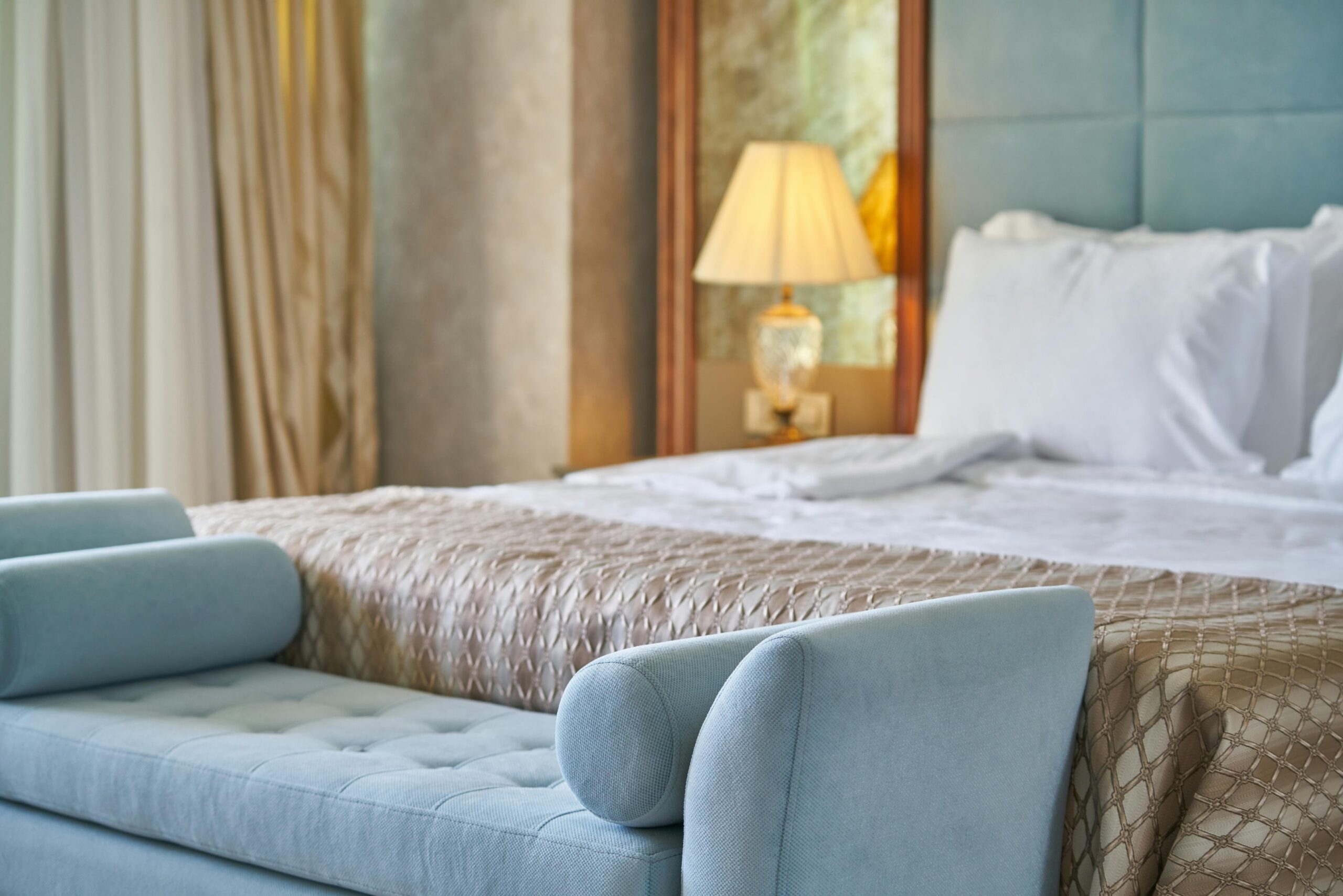 Cheap hotel bed and amenities around Louisville