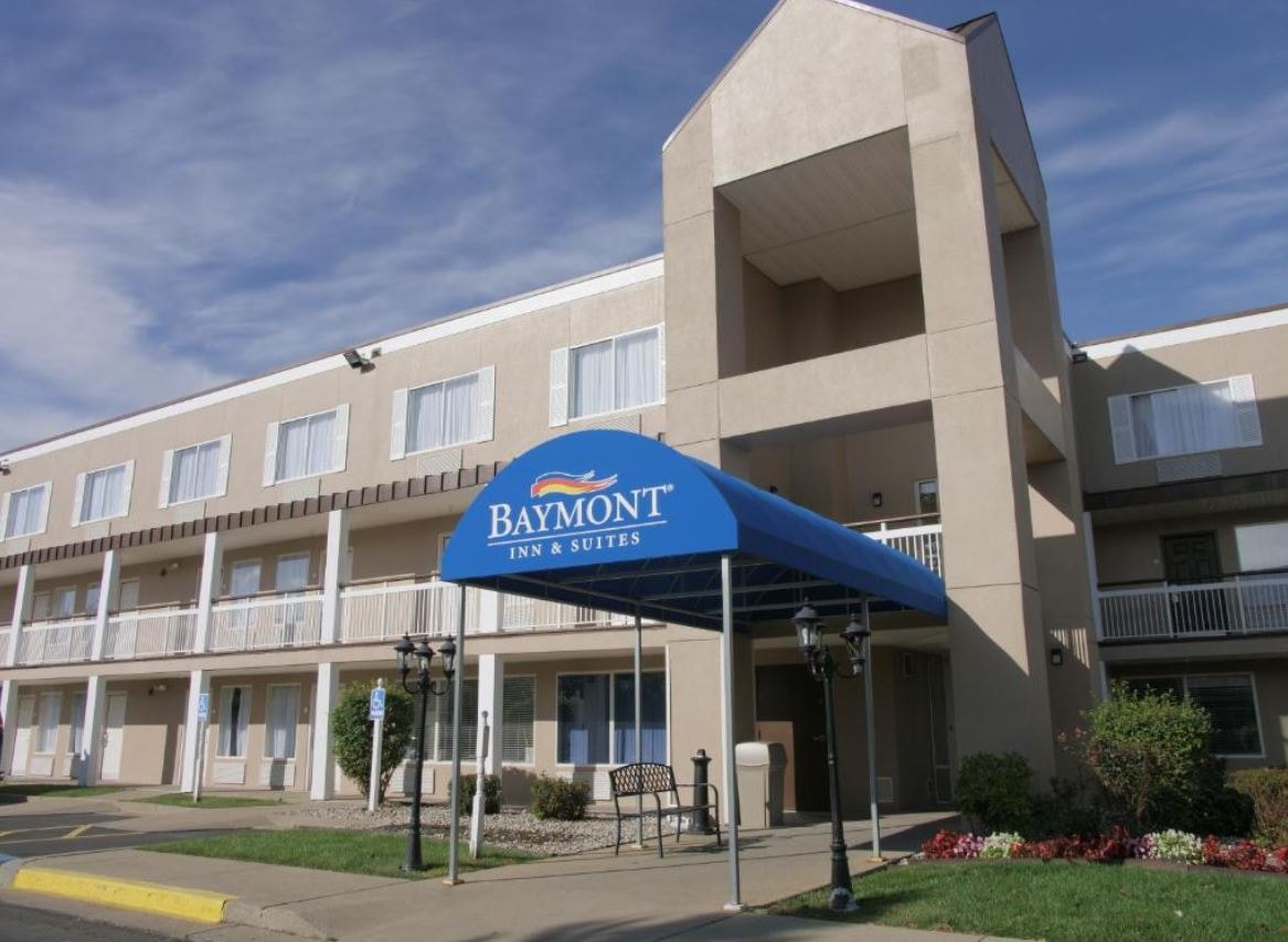 Exterior of Baymont by Wyndham Louisville East