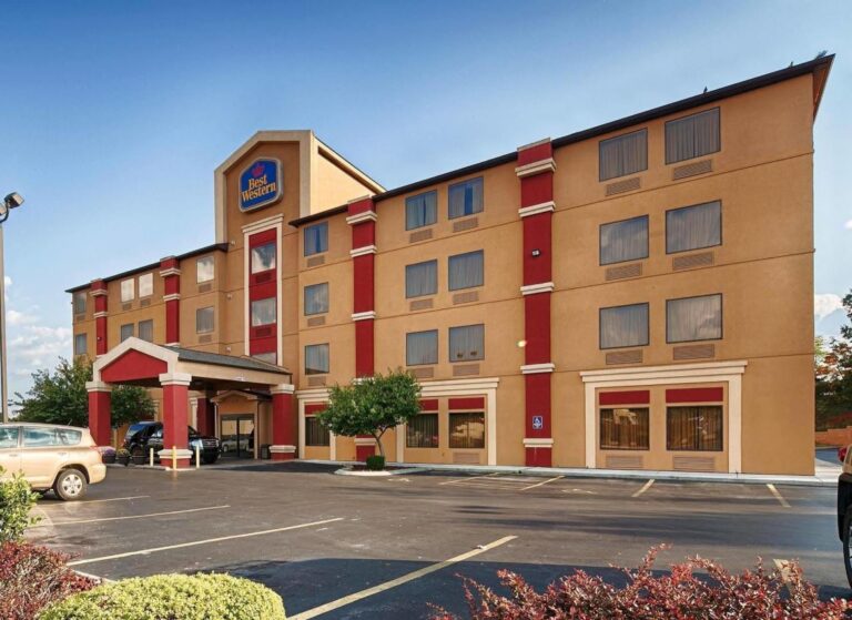 Exterior of Best Western Hotel Somerset