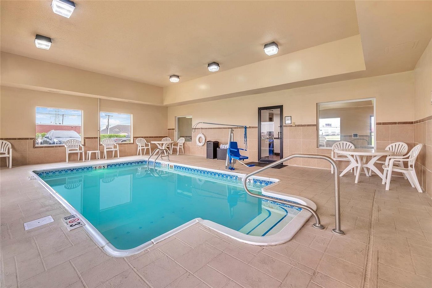 Indoor pool at Comfort Inn Somerset