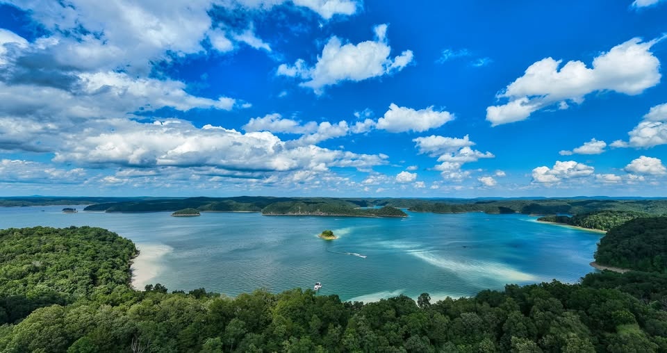 Lake Cumberland close to Hotels in Somerset KY with Hot Tub