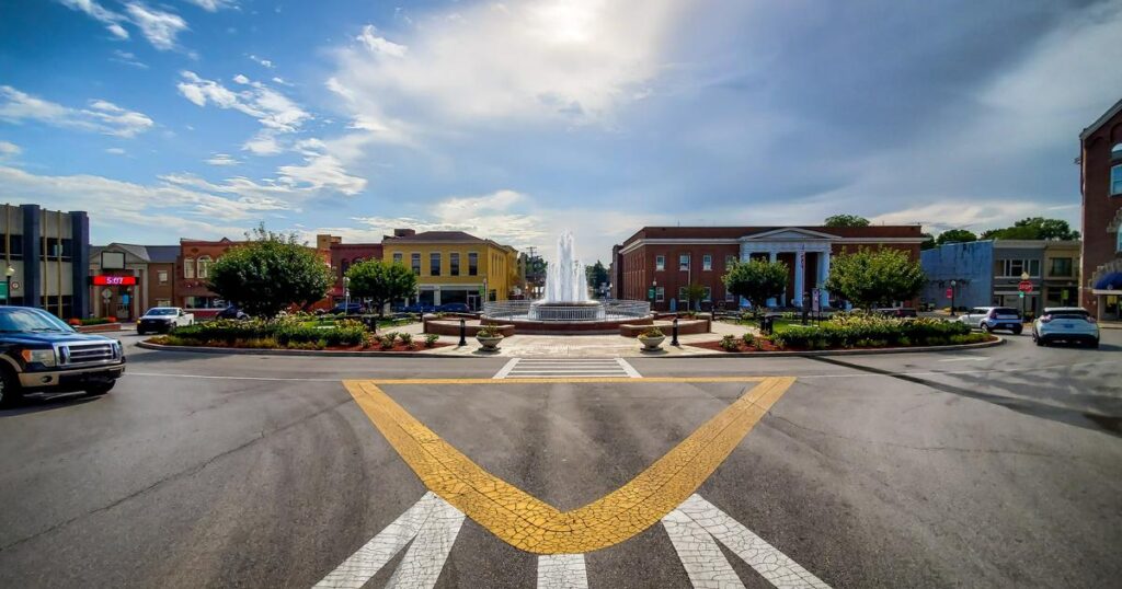 Street showing the best lodging in somerset ky