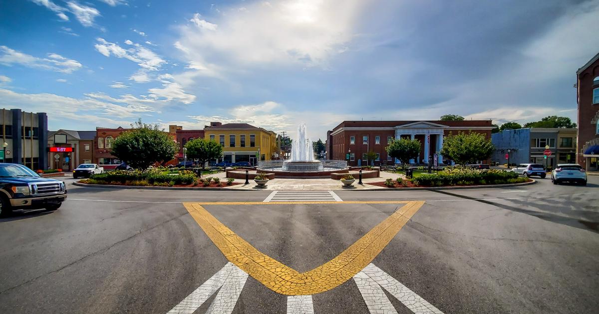 Street showing the best lodging in somerset ky