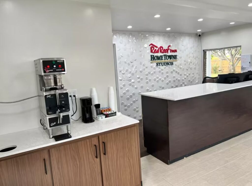 Extended stay hotel - Hometowne Studios by Red Roof Georgetown Kitchen