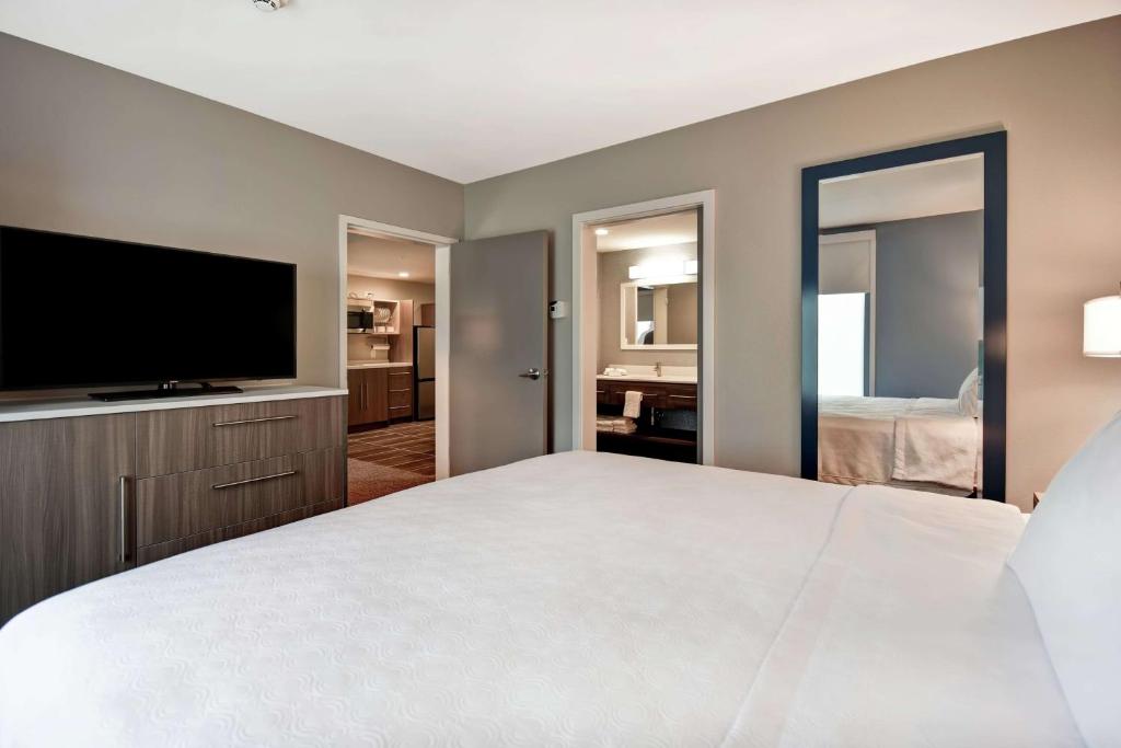 Home2Suites Georgetown KY Bed
